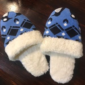Size 7/8 Vera Bradley Slippers
